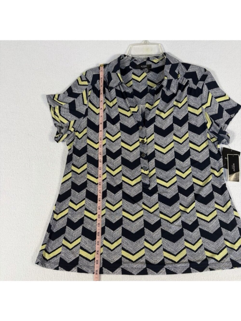 Alfani Woman 0X Blue Neon Yellow Henley Short Sleeve Chevron V Neck Blouse NWT - Picture 3 of 8